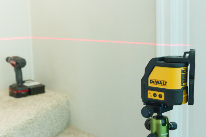 Dewalt Laser Level, using beam to help level gate