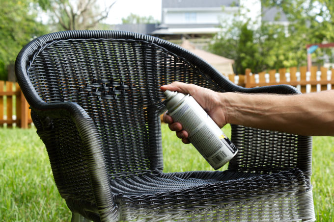 Wicker patio chairs spray painting DIY porch decor