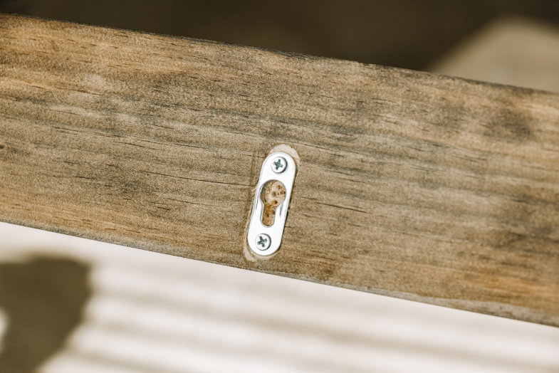 Key hole hanging hardware for DIY picture frame ledge shelf
